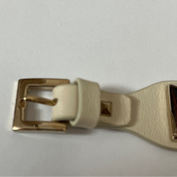SOLD Valentino Garavani Large Rockstud Leather Bracelet Cream Gold - Picture 7 of 12